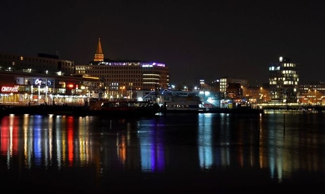 Kiel by night.jpg