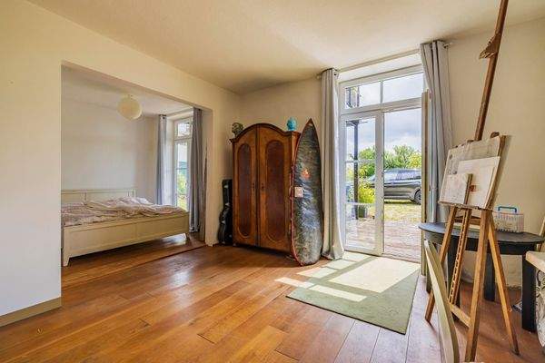 Wohnzimmer mit Schlafbereich