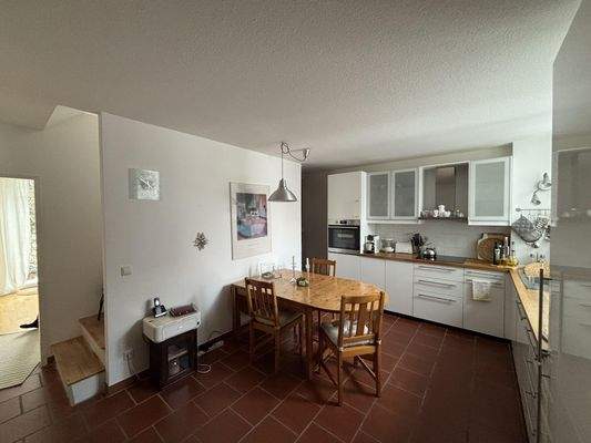 Küche mit Einbauküche