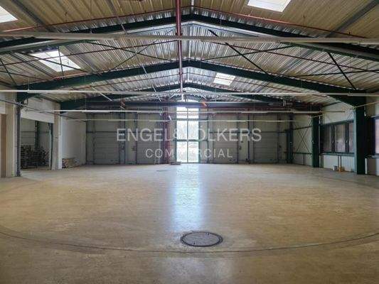 Produktions- und Lagerhalle