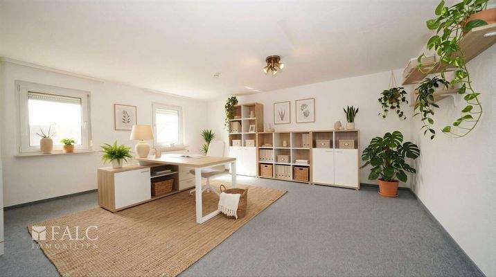 Lichtdurchflutetes Arbeitszimmer (2. OG)
