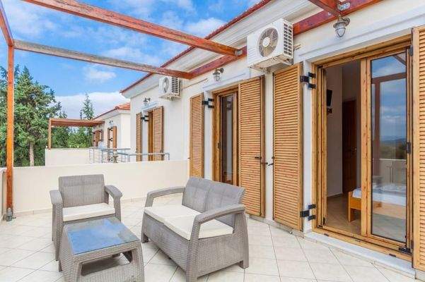 Kreta, Gavalochori: Zwei Villen und ein Studio mit einzigartigem Panoramablick auf das Meer zu verkaufen