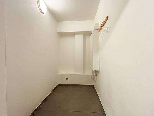 15 Vorrats-:Technikraum