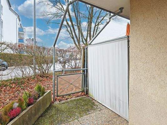 Kleine, überdachte Terrasse