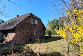 rückwärtige Ansicht mit Teich 