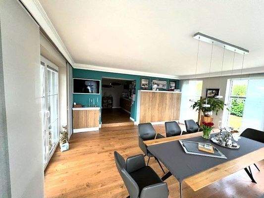 EG Essplatz mit Blick in die Küche