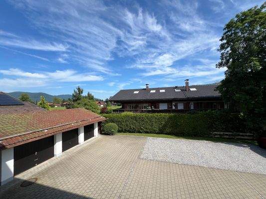 Stellplätze & Rückseite des Gebäudes