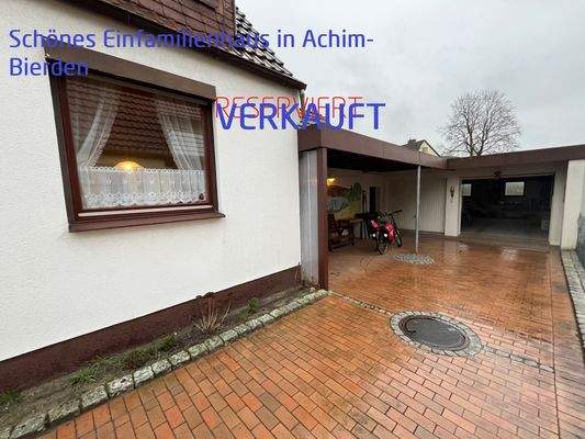 Eingangsbereich mit Garage