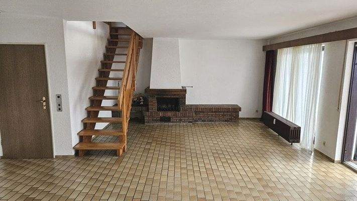 Wohnzimmer im OG mit Zugang zum DG