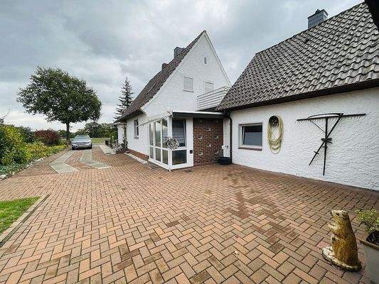 PKW-Stellplätze auf dem Hof