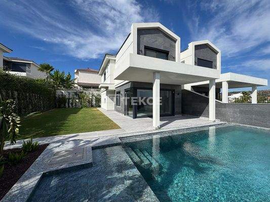 Semi-Detached Houses with Gardens and Pools in Çeşme Reisdere