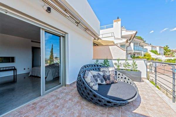 b8ba1baf-c7bd-4e09-860b-a40d937ece0e