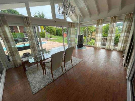 Wintergarten mit Kamin