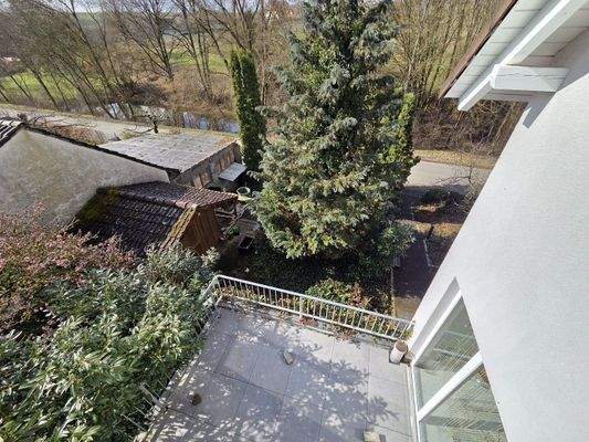 Ausblick vom Balkon in den Garten