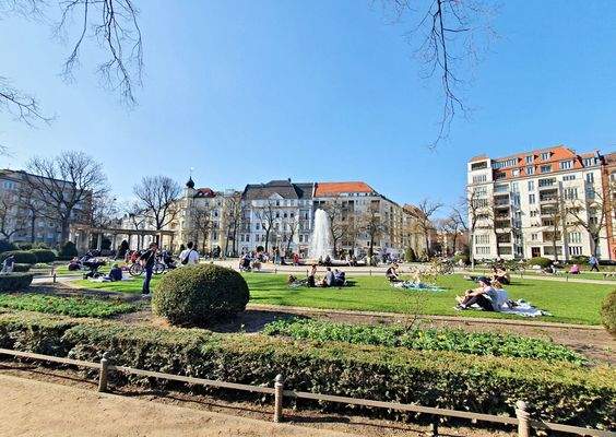 Viktoria-Luise-Platz 2.jpg