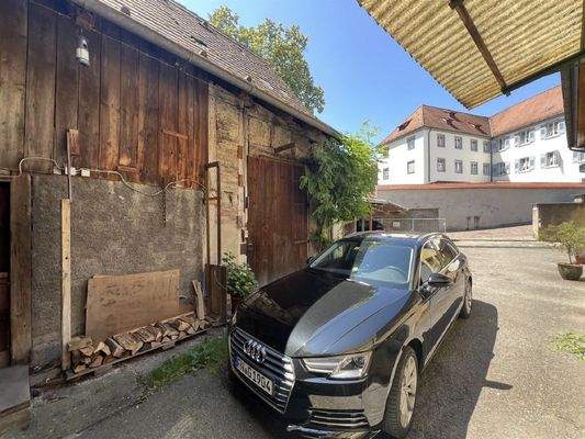Weitere Stellplätze im Hof