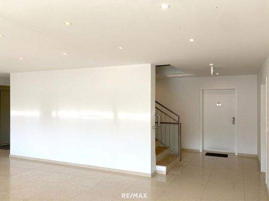 Gang mit Wohnungstüre