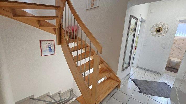 Stiegenaufgang - EG  - Haus - Baldramsdorf  - kaufen