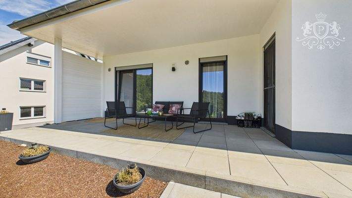 CAM01984G0-PR0511-STILL022