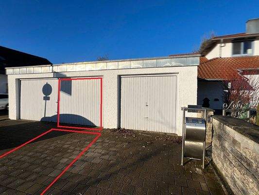 Garage und Stellplatz