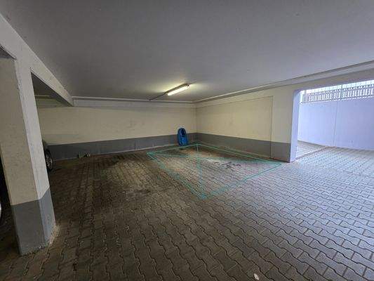 Kfz-Tiefgaragenstellplatz_mit Markierung