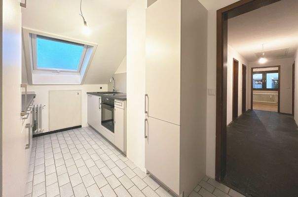 Küche mit Einbauküche, Blick 1