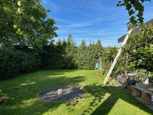 eingewachsener Südgarten