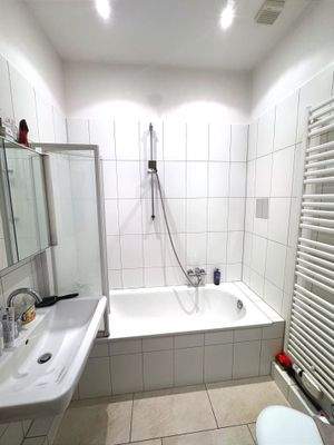Badezimmer mit Badewanne