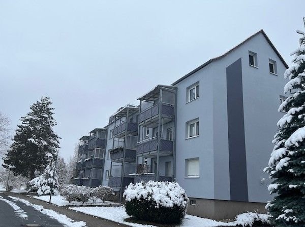 Große, gepflegte 4-Zimmer-Wohnung mit Balkon und Garage