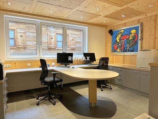 Office in the basement with daylight