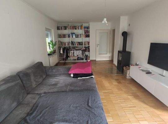 EG: Wohnzimmer mit Zugang zu Terrasse / Garten Bild 4