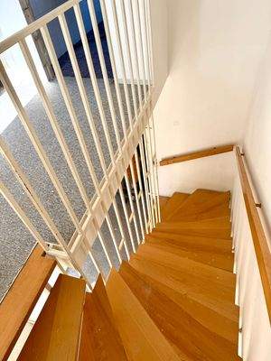 Treppe mit Holzstufen