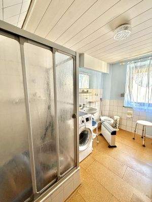 Badezimmer mit Dusche