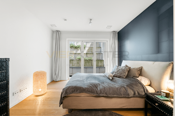 Zimmer im Souterrain mit Lichthof