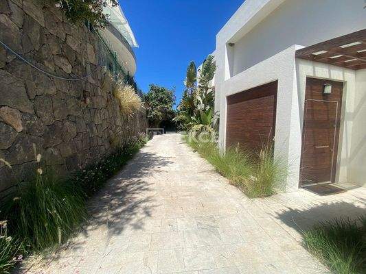 Detached Villa with Private Pool Near Yalıkavak Marina