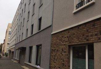 Hausansicht des Mehrfamilienhauses.