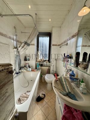 Whg. im 2. OG: Badezimmer