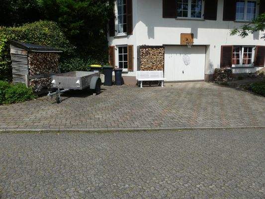 gepflasterter Einfahrtsbereich