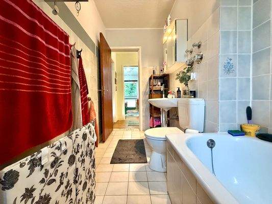 Wannenbad Richtung Flur