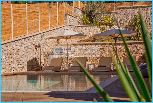 dfdfff4fc21b4327b27a81125da95c3a-original