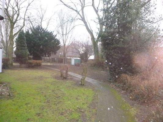 Hausrückansicht Garten