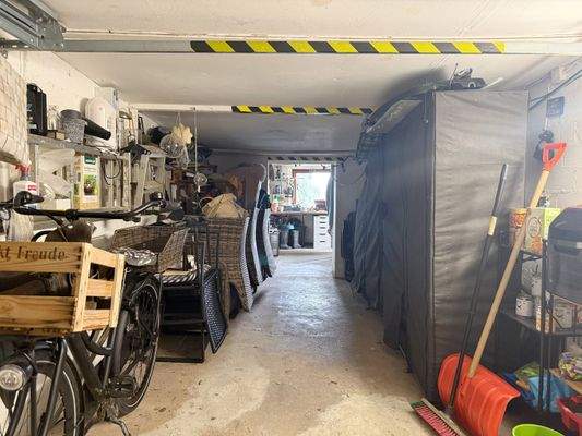 zur Garage anschließend. 