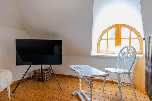 Helles Arbeitszimmer