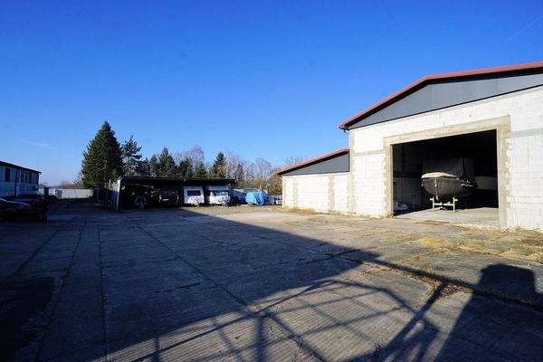 Haupteingang Halle (5).jpg