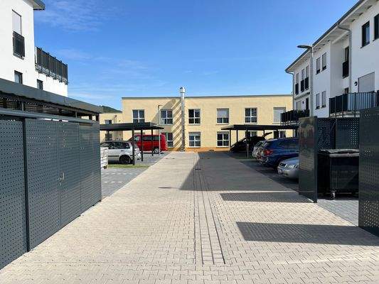 Parkflächen / Fahrradstellplätze / Müllbereich