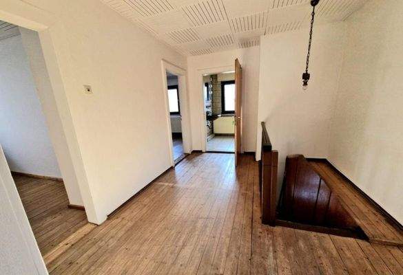 Diele OG-Zugang zu 3 Zimmer und Bad