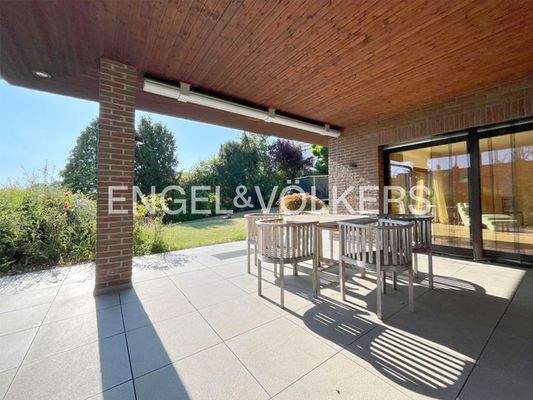 große Sonnenterrasse