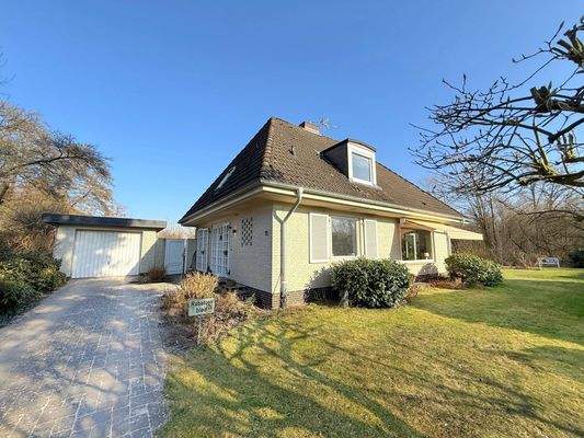 Frontansicht mit Garage