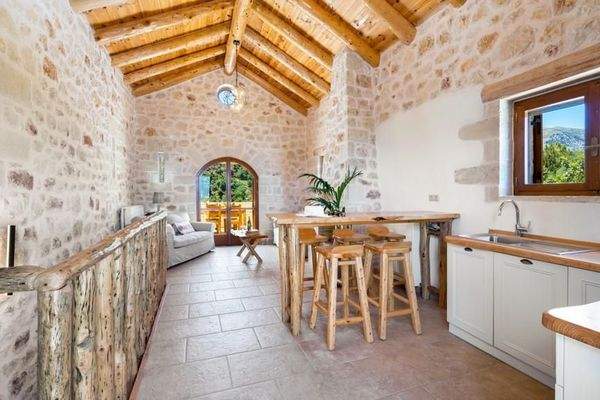 Kreta, Melidoni: Kretisches Steinhaus mit Swimmingpool zu verkaufen