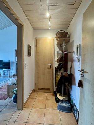 Flur mit Abstellraum und Speicherraum